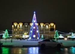 Стало известно, когда демонтируют главную новогоднюю ёлку в Борисоглебске
