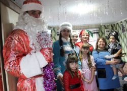 К борисоглебским детям из многодетных семей пришел «Добрый Дедушка Мороз»